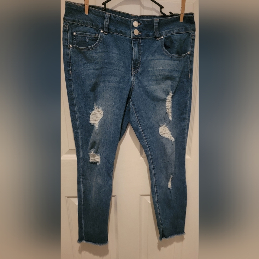 Refuge cropped distressed size 12 jeans